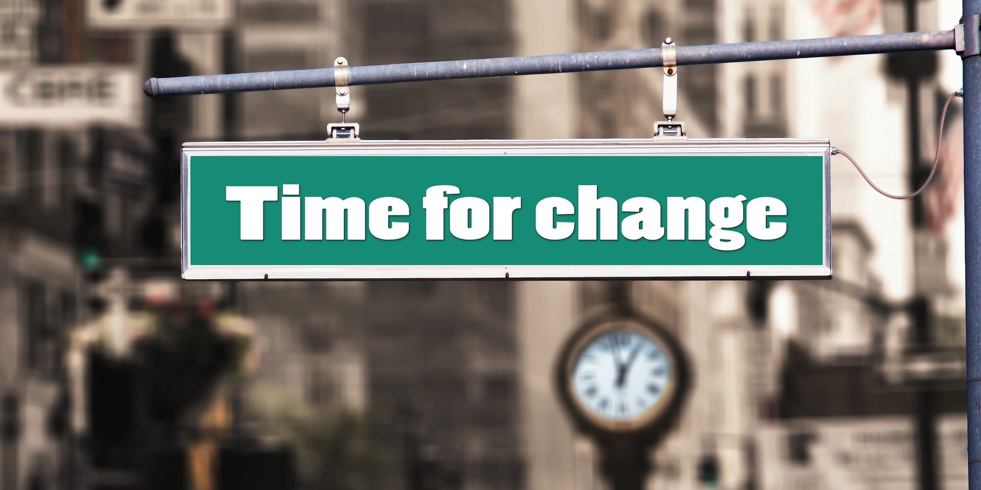 blog-cornelia-schmid-zeit-veraenderung Auf dem Schild steht "Time to Change", vielleicht ist es Zeit für Veränderung