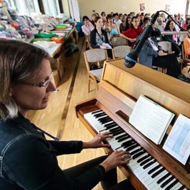 Gerne sitze ich auch mal am Klavier. Musik ist eine Leidenschaft.