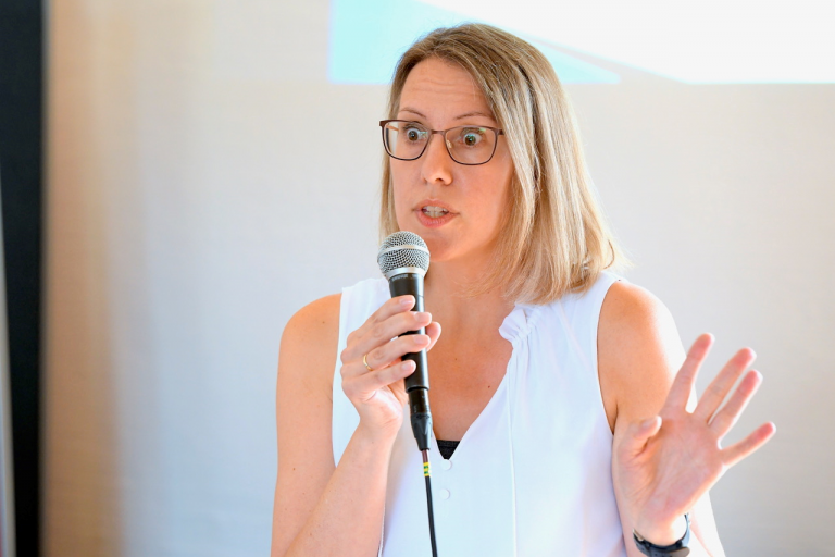 Cornelia in einem Vortrag überrascht